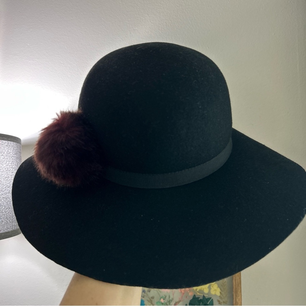 EUC Santelli Francesca Black Wool Slouch Hat Fur Pom-Pom Made Italy